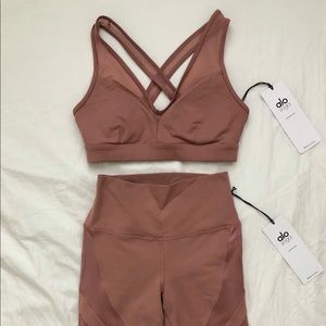 Alo Yoga Entice Bra - Rosewater